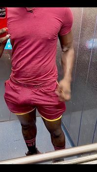 I Am Commando, in a Lift with a Big Mirror, so I Am Showing It off