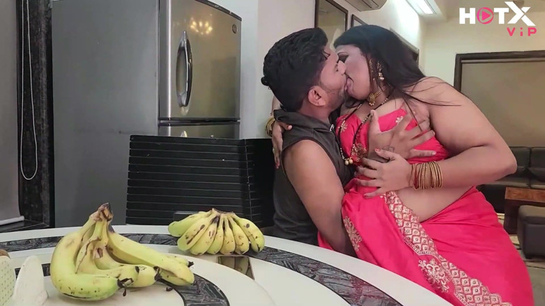 Indianxxx nude: Tette enormi indiana MILF Bhabhi si spoglia Diae e scopa...
