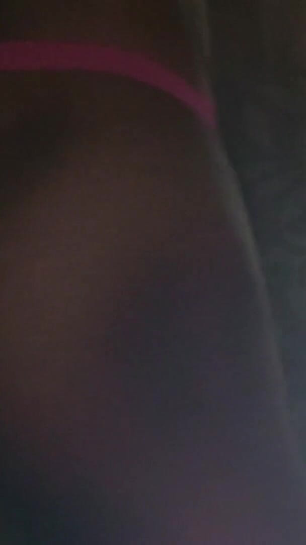 Ombunny: Exotischer Fitness-Femboy in keuschheits-striptease und hocken in dein gesicht
