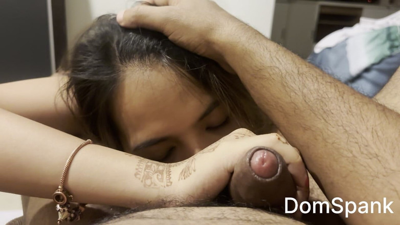 RealDomSpank: देसी कमसिन गर्लफ्रेंड मुझे अपनी चूत से आइसक्रीम खिलाती है और पागलों की तरह मेरा लंड चूसती है।