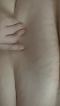 เย้ายวนถูท้องใหญ่ยักษ์ของฉันจนสั่น