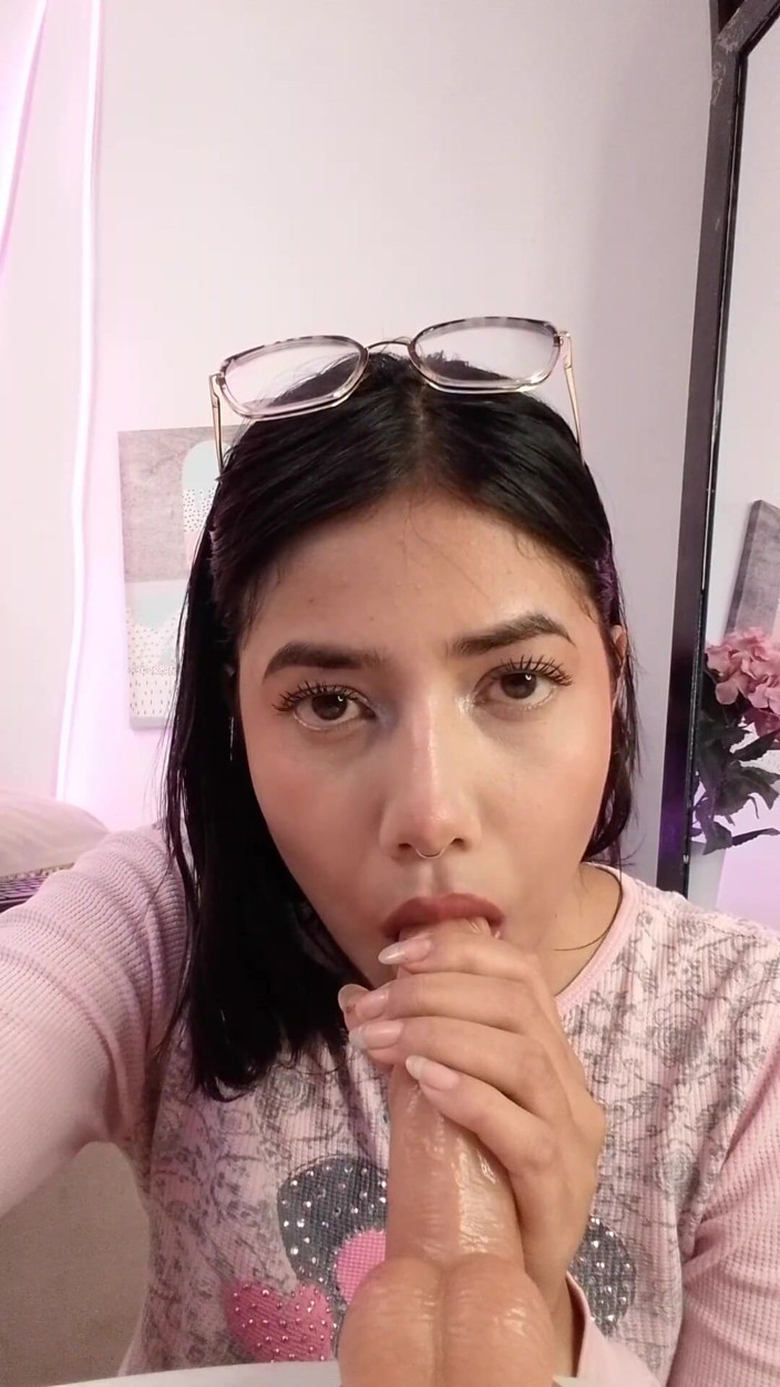 Yvettewill: Latina kamera internetowa
