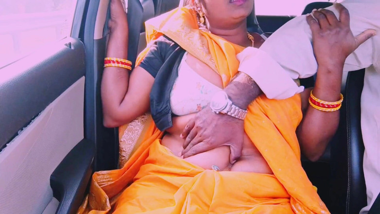 Telugu honey lips: Desi Sari cameriera sesso in auto telugu dice porcate.