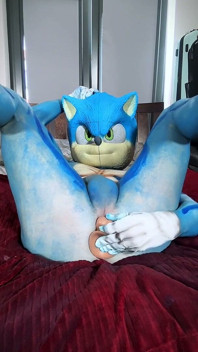 Sonic pieprzy się dildem
