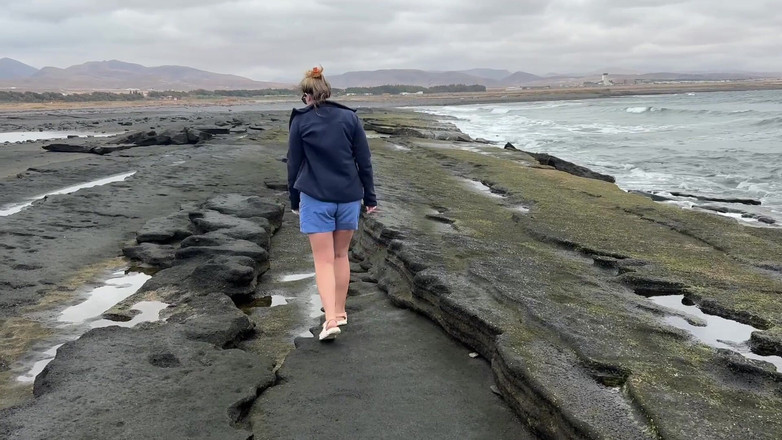 Sunshine mom: Curvy Girl Desperate to Pee