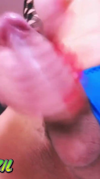 Se Masturbó Con El Travesti Para Correrse