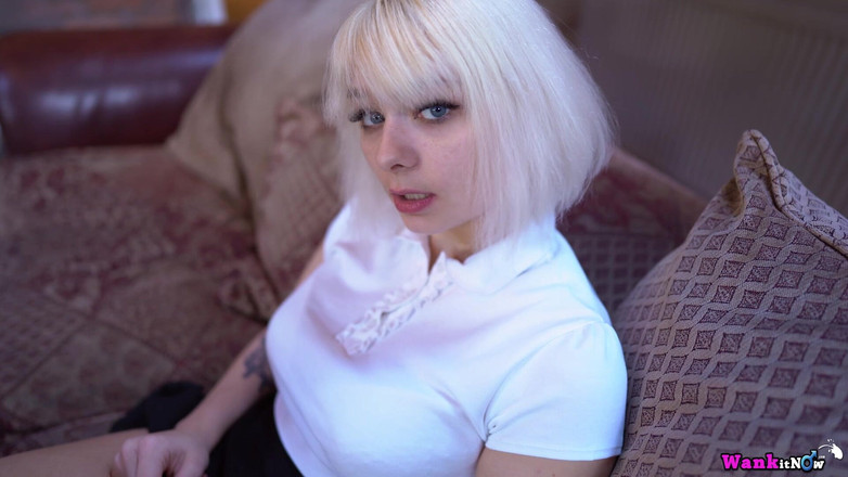 Wank it Now: Baby-dolliiy - Prosím, nevyhoň mě, pane