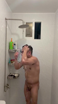 Sexy filipínský Twink si to dělá v parní sprše