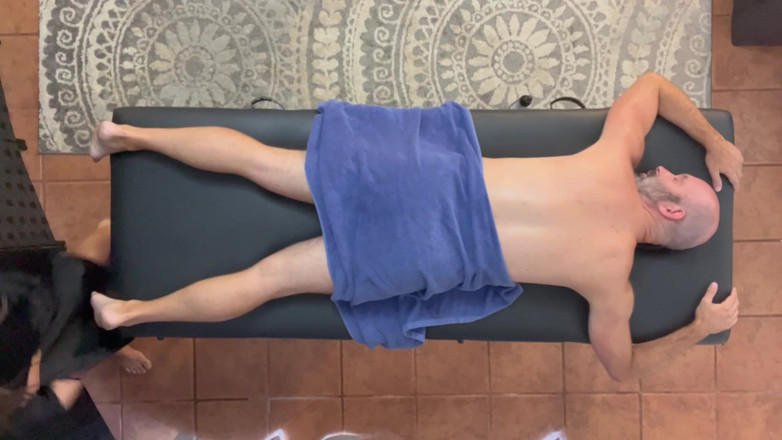 Island Boy Vids: Monica minx的完美按摩释放