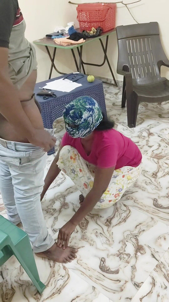 Thesana: Agente de coleção de empréstimos fode a esposa inocente da...