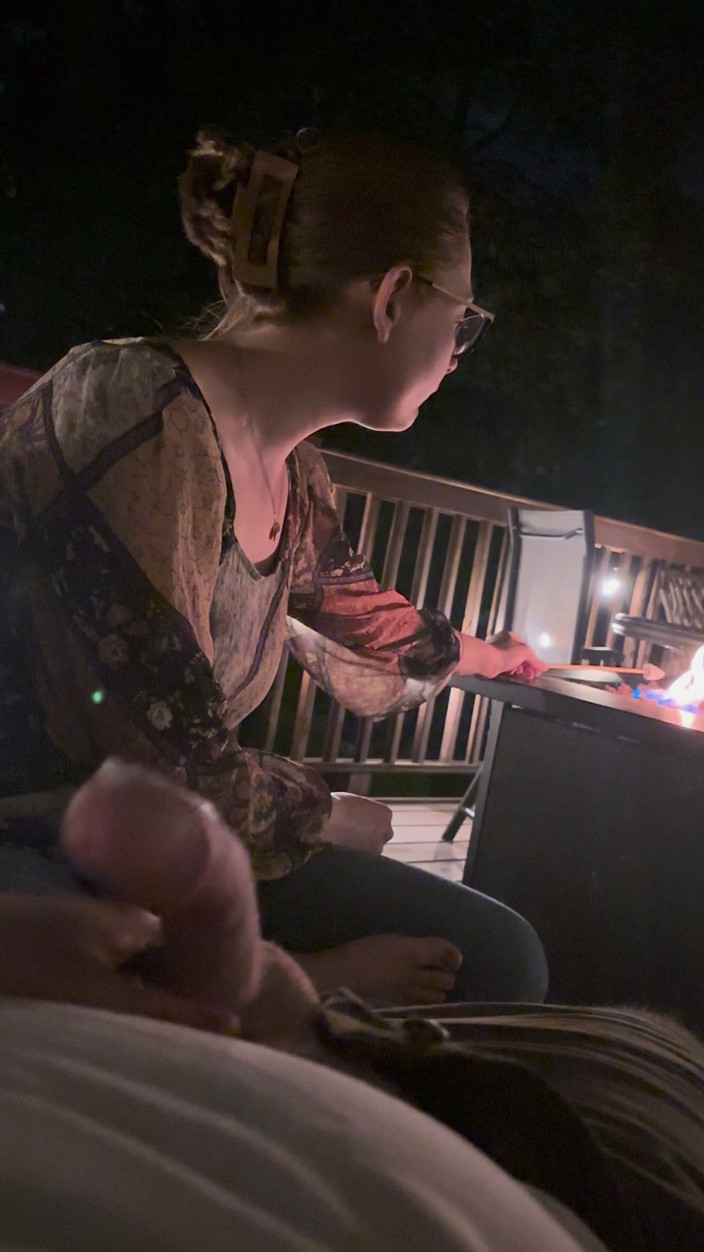 BeautfiulBJ25: Wife Eats Roasted Marshmellows off My Cock