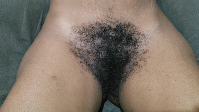 Lovemina: 더 많은 시간에 너무 많은 움직임과 그녀의 털이 많은 핫한 밀프 보지!