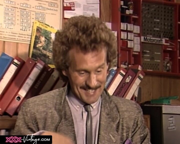 XXX-Vintage: Treat under skrivbordet