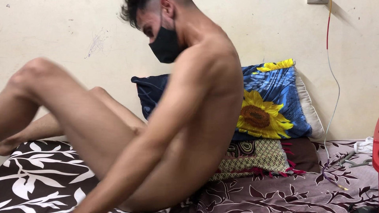 Usman Butt: ( část 2 ) Porno pákistánský chlapec masturbuje v místnosti plný sexy mod