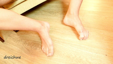 Dreichwe: 足コキしてあげるよ