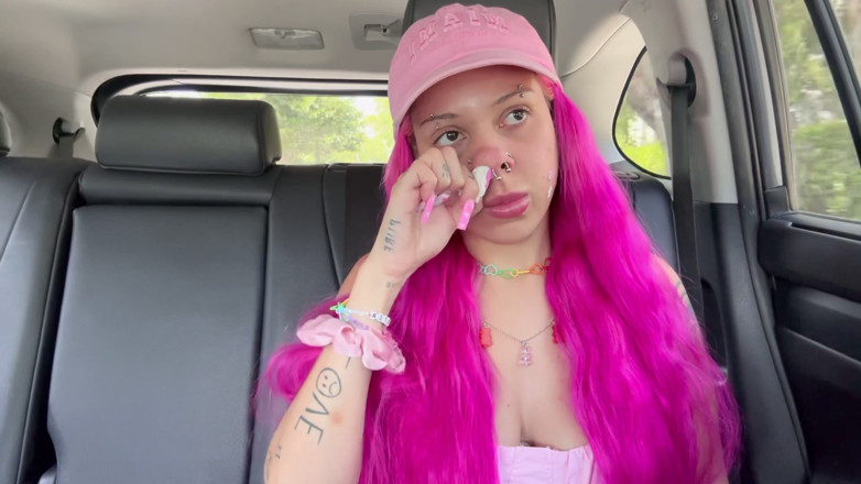 Nali Marie: Kouřím nos v autě POV kopání pro zlaté kozy
