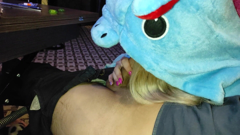 Taboo Room: Colegial chupa pau - pornô caseiro