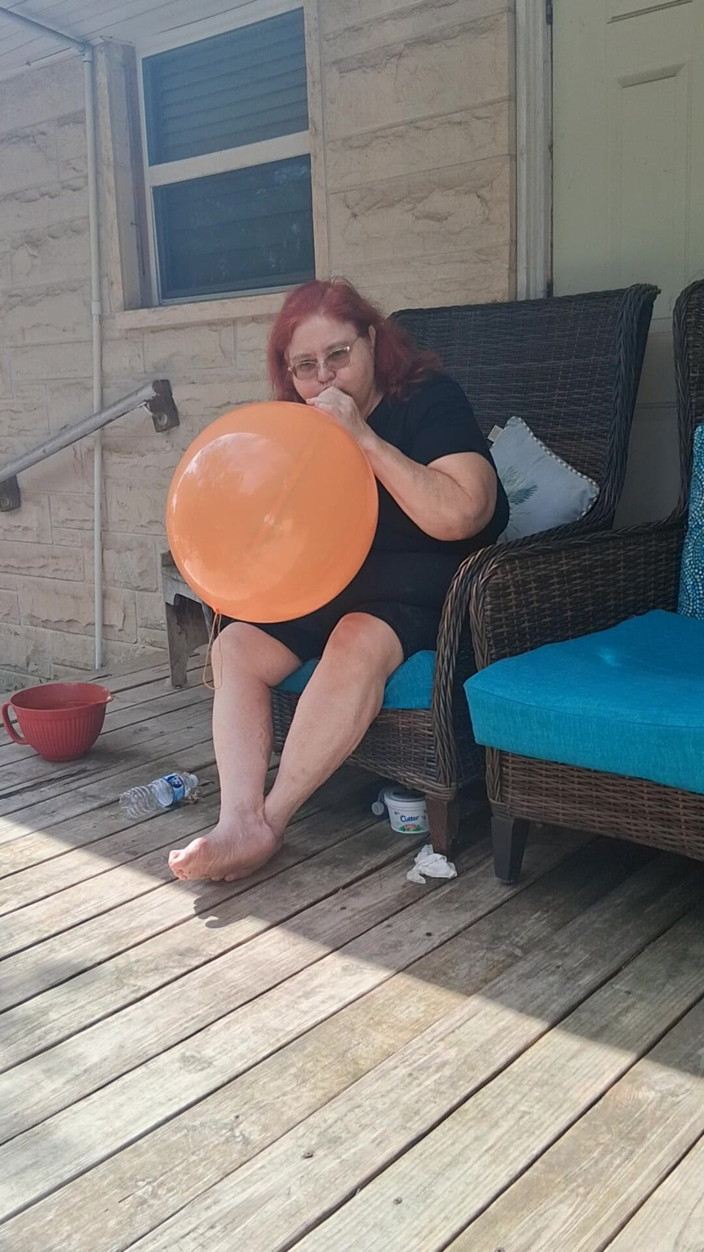 BBW nurse Vicki adventures with friends: Die Große Schöne Krankenschwester Vicki Hat Eine Bitte, Einen Riesigen...
