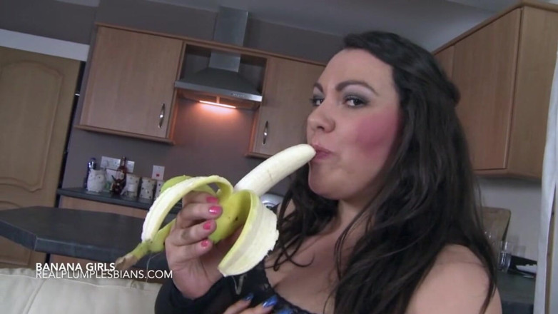 Real Plump Lesbians: Teman semok kulit putih saling muasin memek satu sama lain