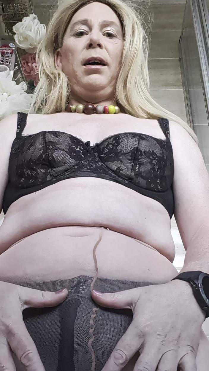 NikkiGee: मूतना मेरी चड्डी!