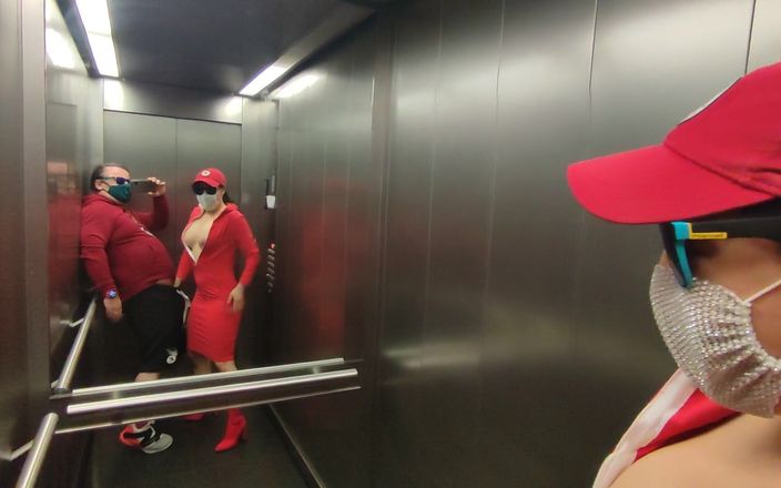 DedeDeville: Sesso molto rischioso in un ascensore con la calda vicina...