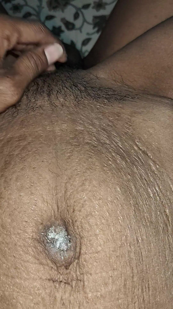 X videos: Il fratellastro si diverte con la sorellastra sposata in casa