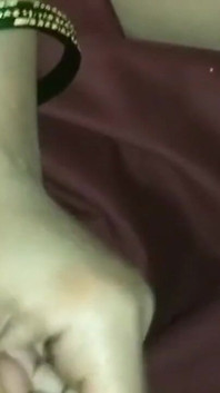 India duro chupando semen en la boca esposa follada por extraño