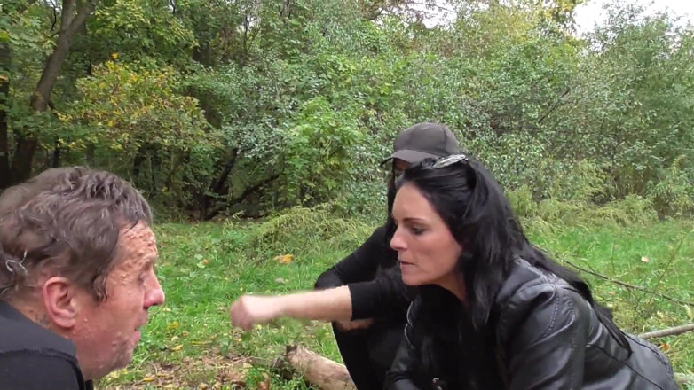 Femdom Austria: Des bâtards esclaves détruits dans la forêt