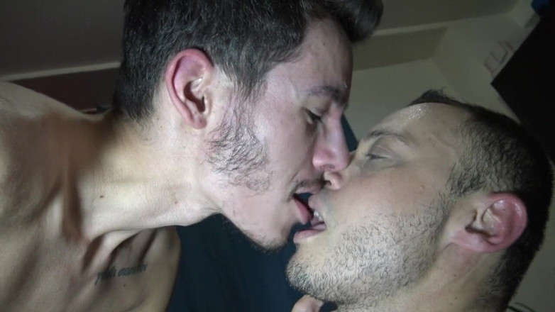 Gaybareback: Hugo Tara zonder condoom geneukt door Alexis Tivoli