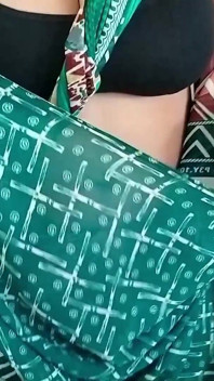 彼女を雇う前にセクシーなメイドを犯し、彼女の仕事をチェックしました