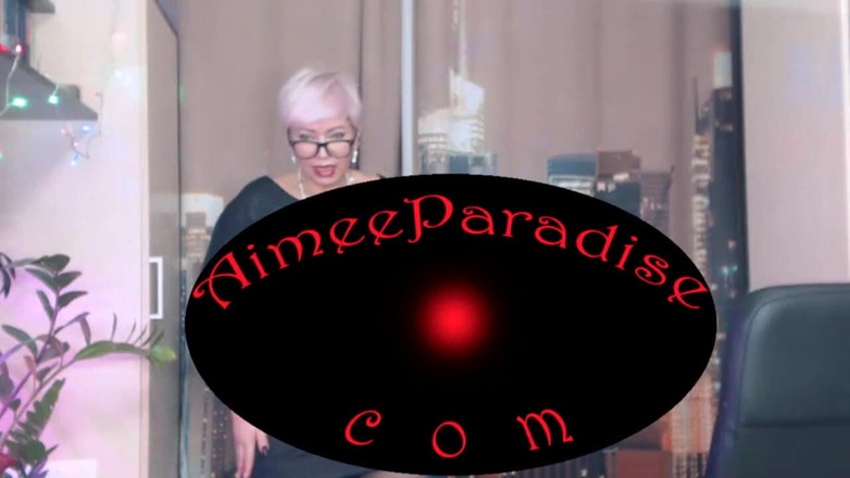 AimeeParadise: 大きな胸を持つ美しい成熟したビッチがプライベートでチンコをしゃぶる!