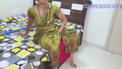 Sexy Komal: Komal和女同性恋者一起享受