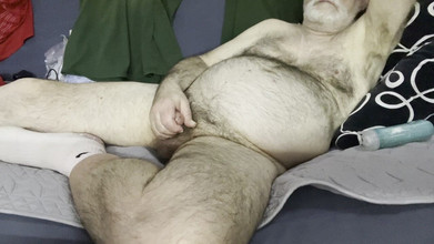 Coach Karl dude lodge: Pancutan mani di sofa