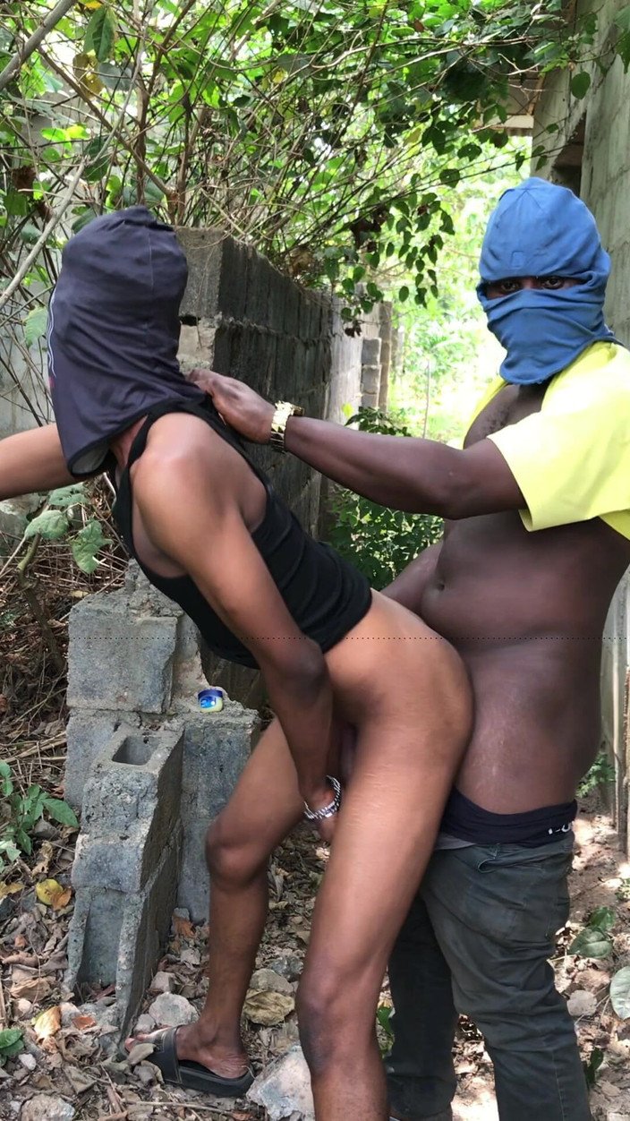 Sexylary: Wielki tata i Twink pieprzą się na zewnątrz