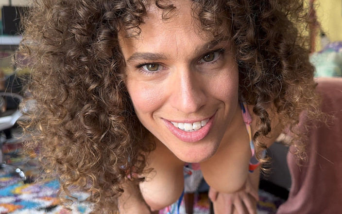 VibeWithMommy: Ta macocha się pieprzy! Trening przerwany przez zalana kobieca dominacja