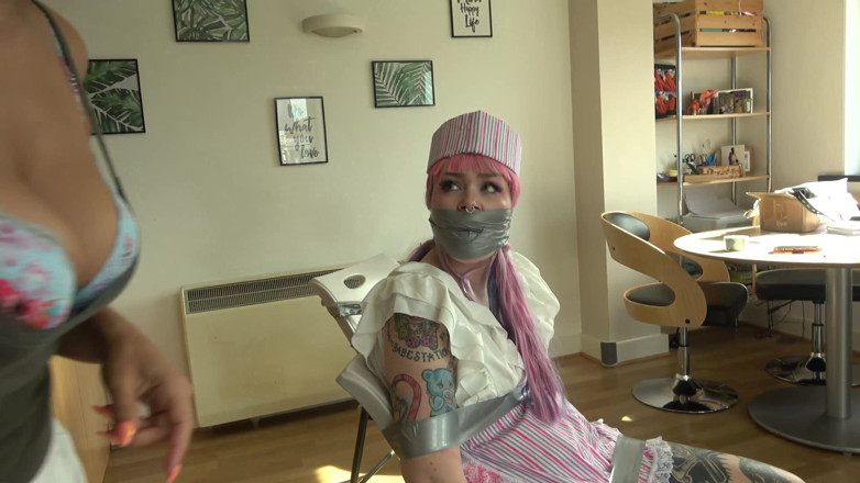 Latina Fetish: ¡Lilly, Latina y Mimi&amp;s spooky Cafe Halloween Bondage aventura grabada...