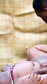 Cô ấy ôm con cặc của tôi mạnh mẽ và tôi đã làm cho cô ấy phun nước