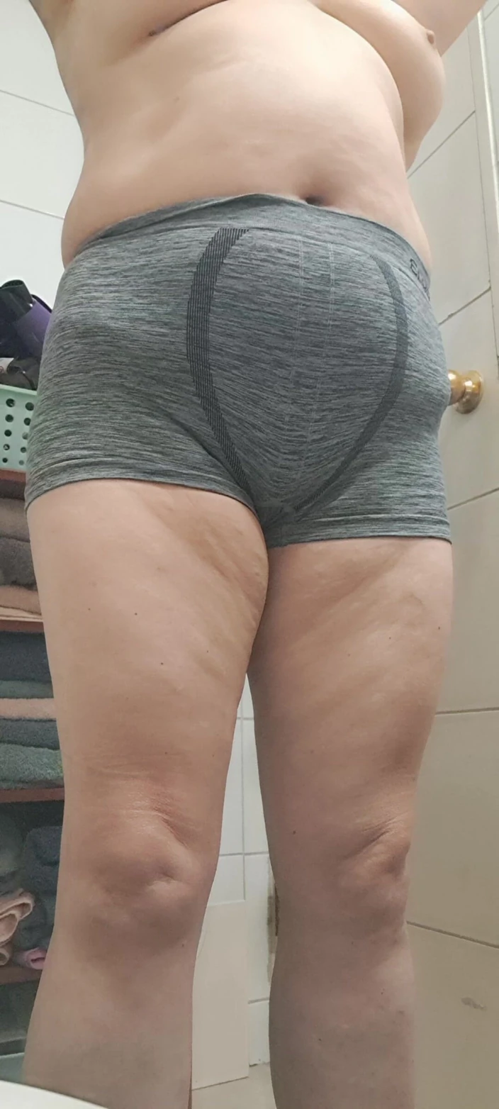 Mommy big hairy pussy: हॉट मॉर्निंग, बड़ी पैंटीज में मम्मी