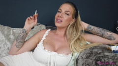 Danielle Maye: Mamme che fumano un bravo ragazzo