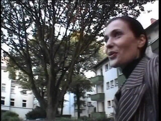 Horny Two really wet MILFs: Retro, brünette MILF spielt mit ihrer fotze