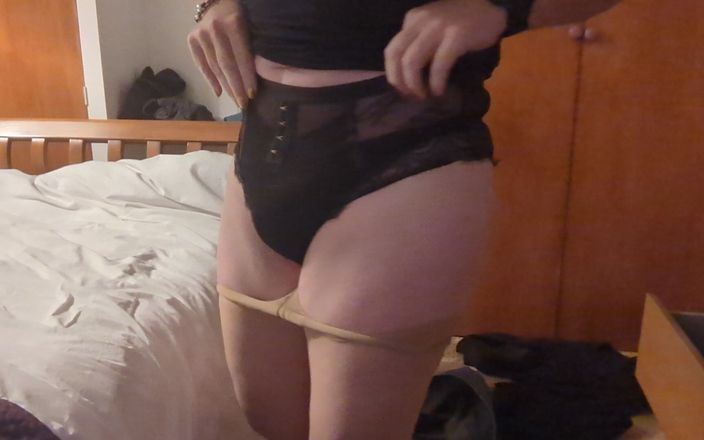 NikkiGee: Ça fait un certain temps, rejoignez-moi sur le lit ...