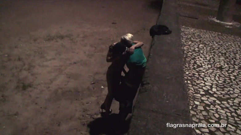 Amateurs videos: Couple fucking at night on the beach sand