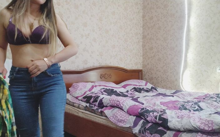 Teen and Milf Female Sex: मेरे बेडरूम में, मेरी प्रेमिका कपड़े उतारती है और खुद को मुझे दिखाती है