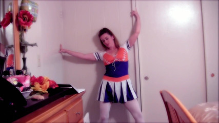 Nikki Nevada: Cheerleader doppia penetrazione giocattolo (2013)