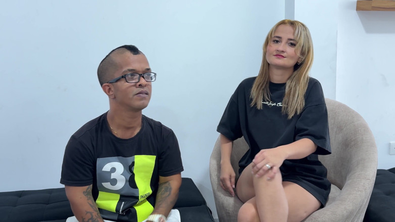 katyJay: Soțul meu încornorat nu realizează că fiul meu vitreg mă strecoală înăuntru.