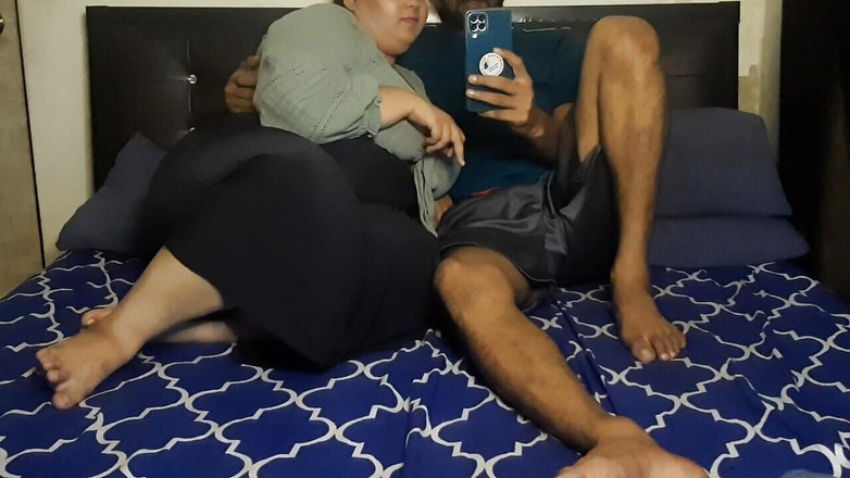 SameerPhunk: 大胸部大屁股印度胖美女与穿着 condum 的男朋友啪