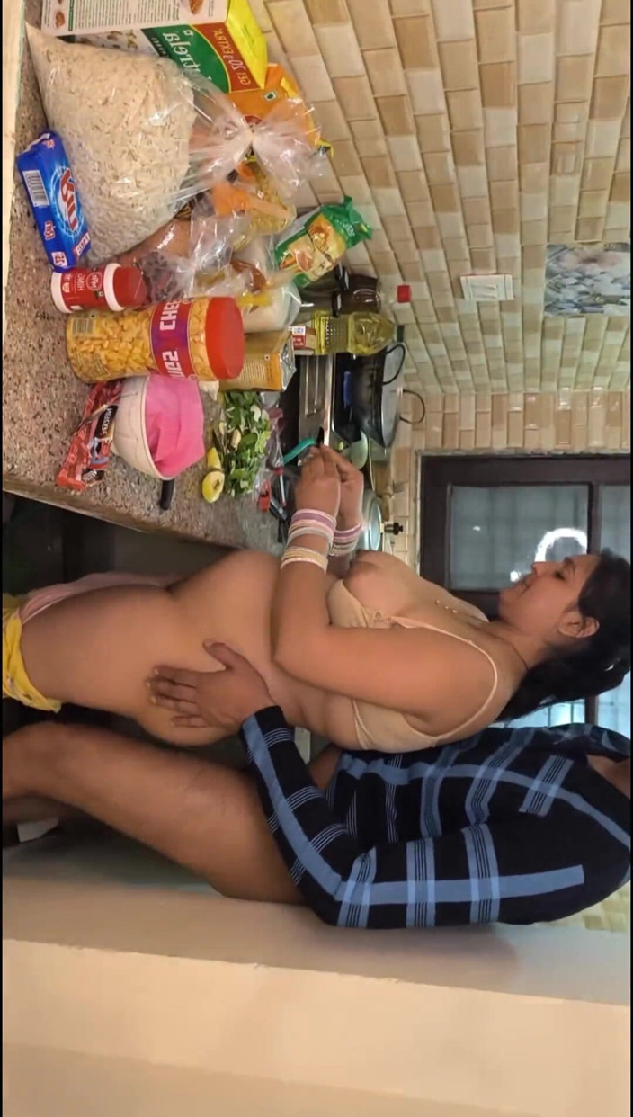 pujaprem: Cocina tranquila se vuelve loca y caliente