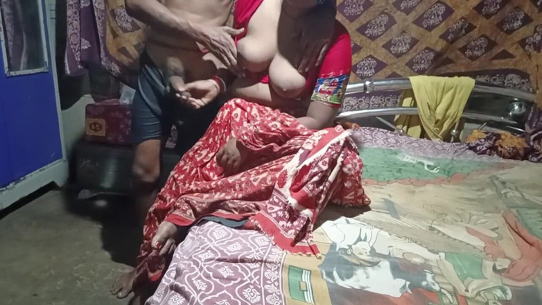 Monika Bhabhi: อินเดีย เดซี ภับถอดผ้าเปลือยหมด