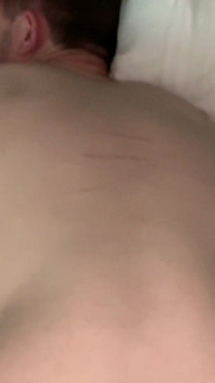 Papi Gibt Jungen Eine Ladung