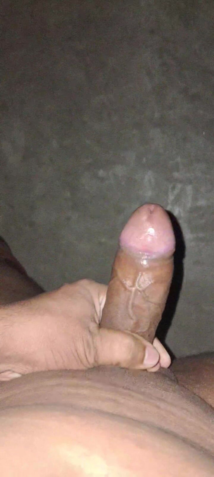 Rajveer Bhumihar: En indisk ung man som lägger sig på sängen och...